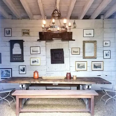 Tatil Evi Dans Les Communs D'un Chateau Grand-Auverne