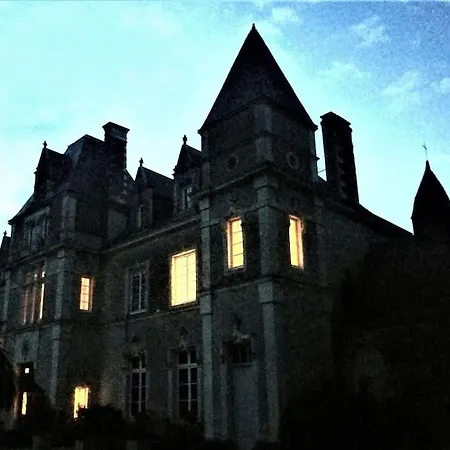 Dans Les Communs D'un Chateau Tatil Evi