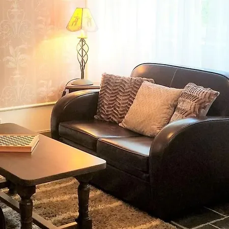 Holiday home Dans Les Communs D'un Chateau Grand-Auverne