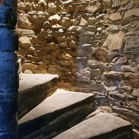 Dans Les Communs D'un Chateau Tatil Evi