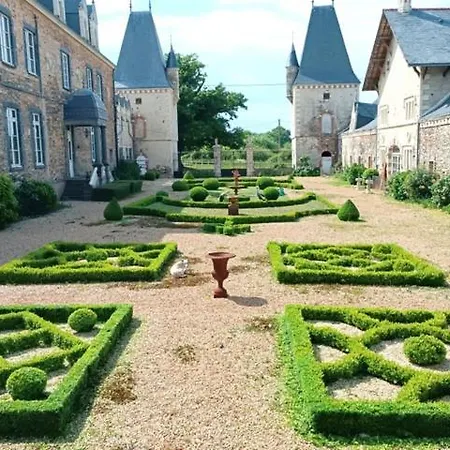 Dans Les Communs D'un Chateau Tatil Evi