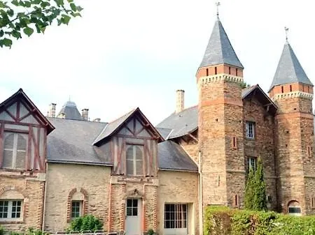 Dans Les Communs D'un Château Hébergement de vacances Grand-Auverne
