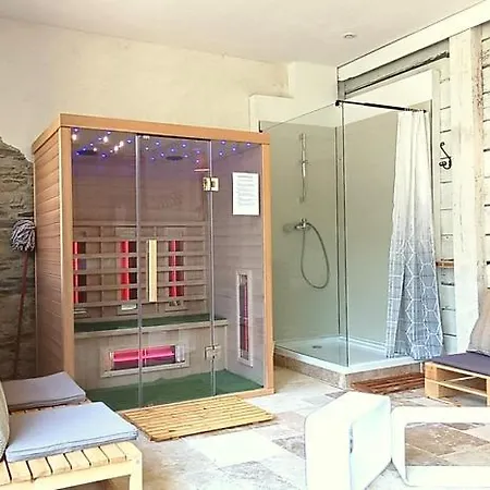 Dans Les Communs D'un Chateau Tatil Evi