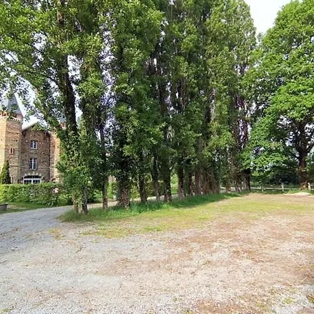 Dans Les Communs D'un Château